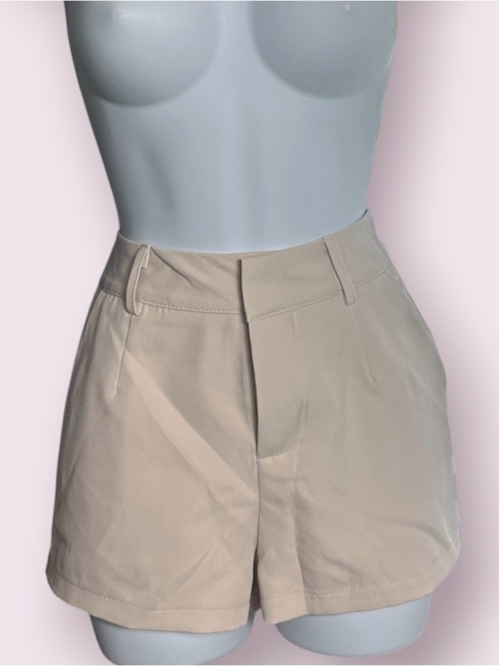Super soft lightweight new
without tags light beige shorts size xtra small